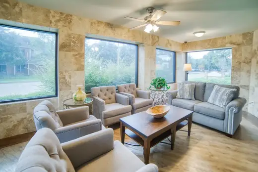 Bright sitting area with large windows at The Right Step Houston detox center in Dallas.
