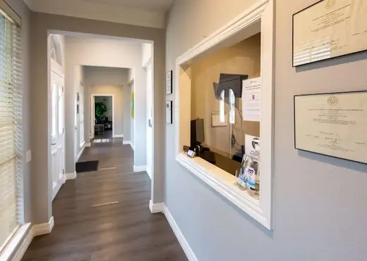 Welcoming reception area at Symetria Recovery detox center in Dallas with modern decor and natural light.